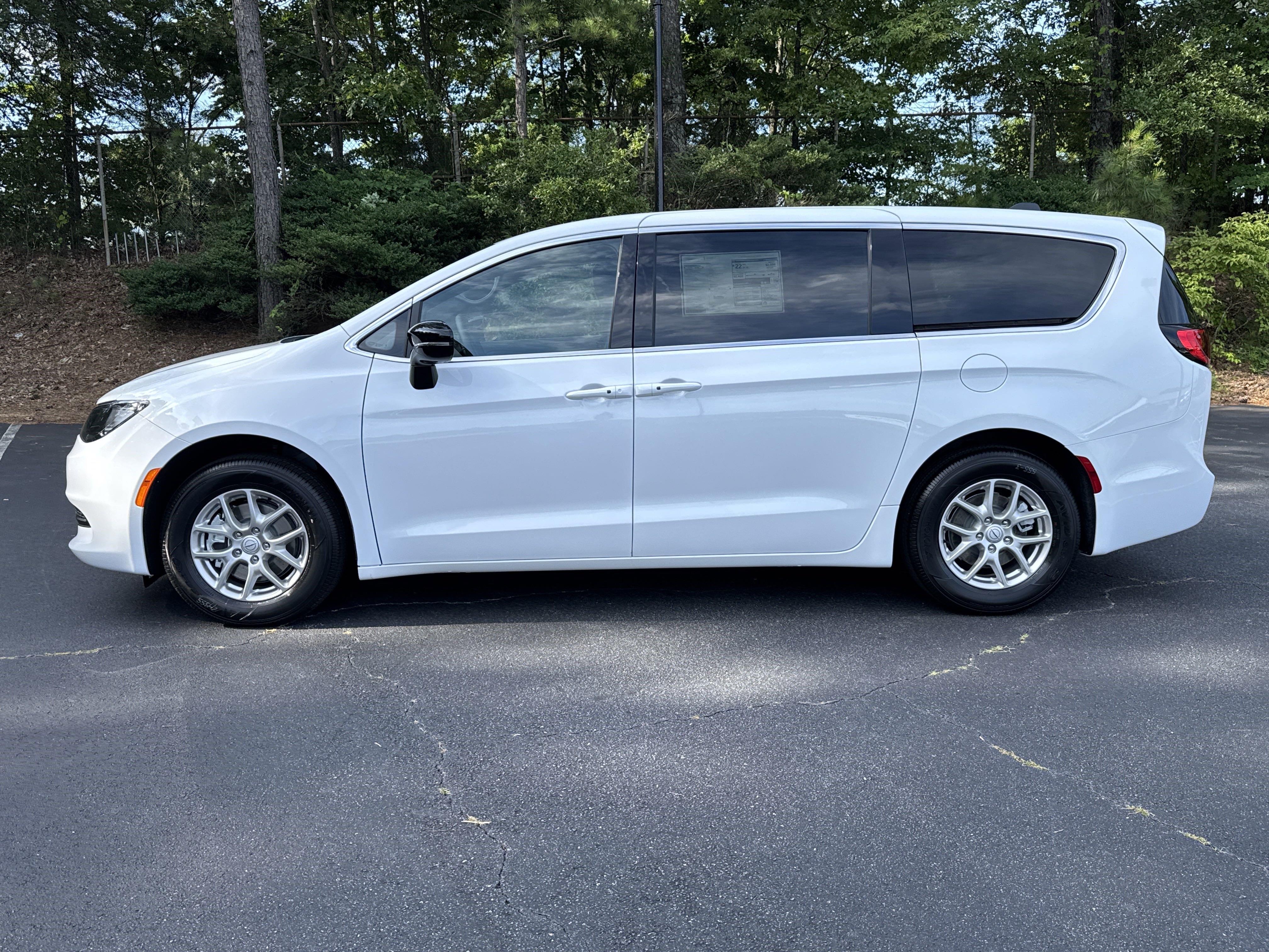 New 2025 Bright White Clearcoat Chrysler LX image 4