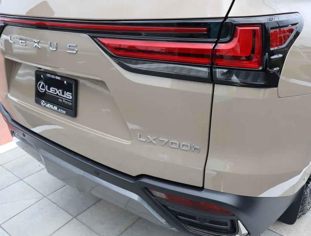 Used 2026  Lexus 700h Overtrail image 21
