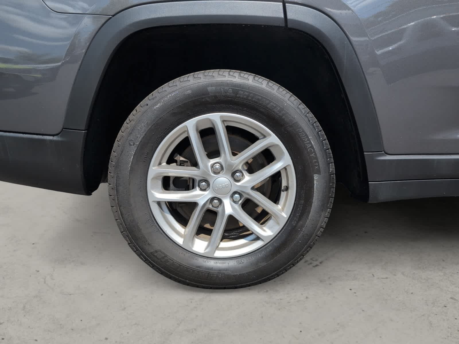 Used 2023 Baltic Gray Metallic Clearcoat Jeep Laredo image 9