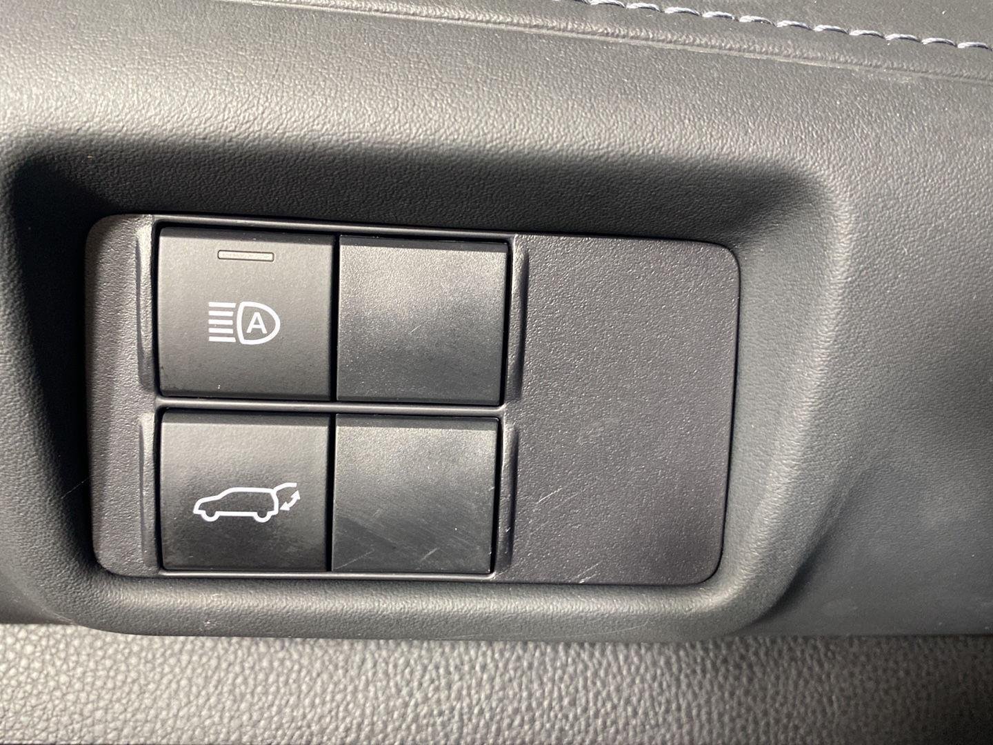 Used 2022 Pearl Toyota XLE image 23