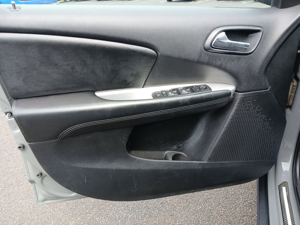 Used 2019 Gray Dodge SE image 11