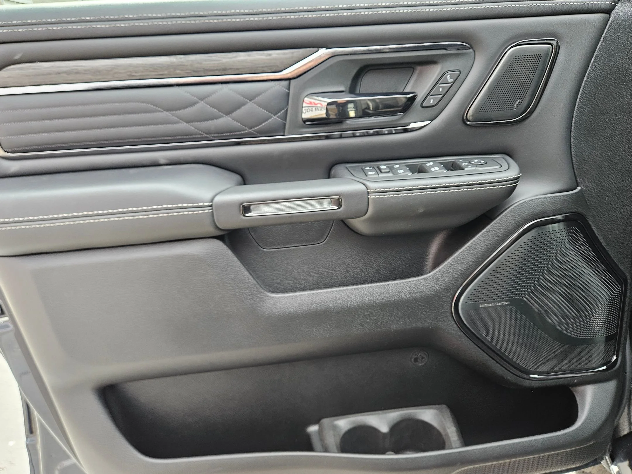 2026 RAM 1500 Limited - Photo 17