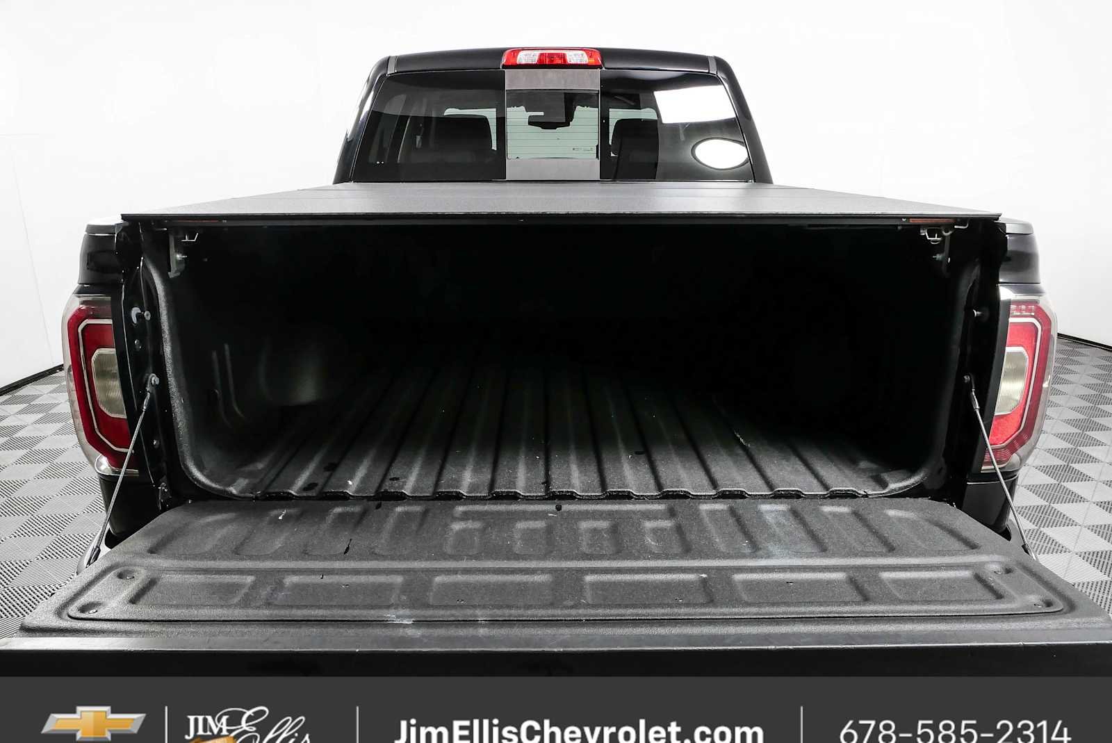Used 2018 ONYX BLACK GMC SLT image 30