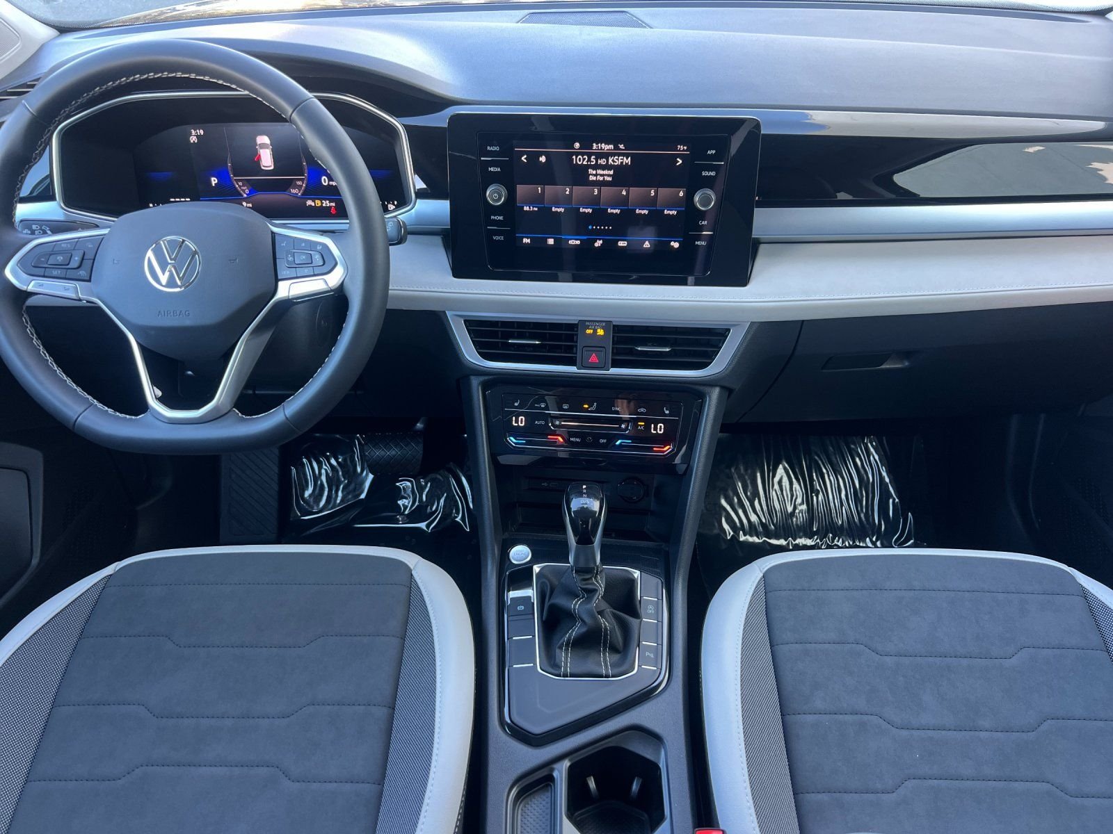 New 2026 Platinum Gray Metallic Volkswagen 1.5T SE image 12