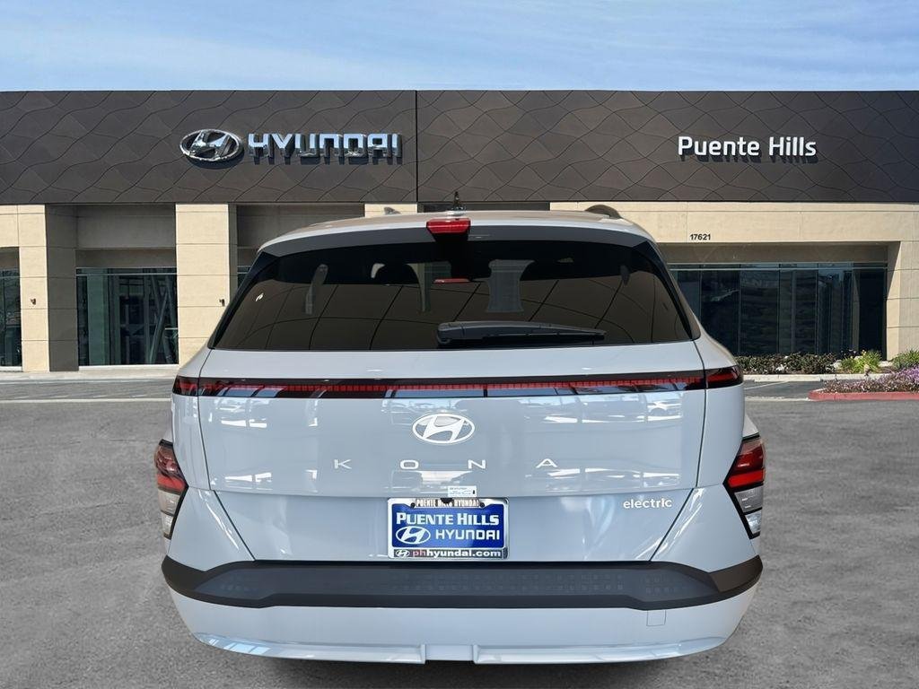 New 2025 Gray Hyundai SEL image 4
