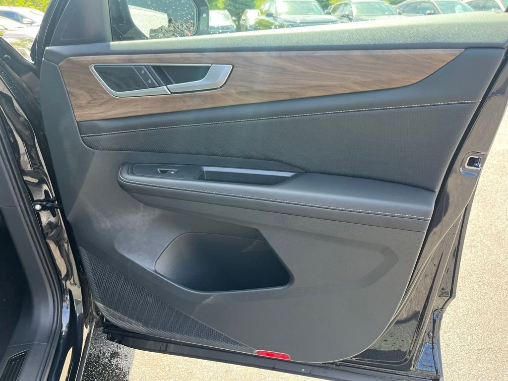 New 2026 Black Volkswagen 2.0T SE w/Technology image 11