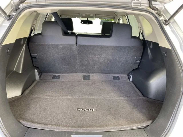 Used 2010 Silver Nissan S image 8