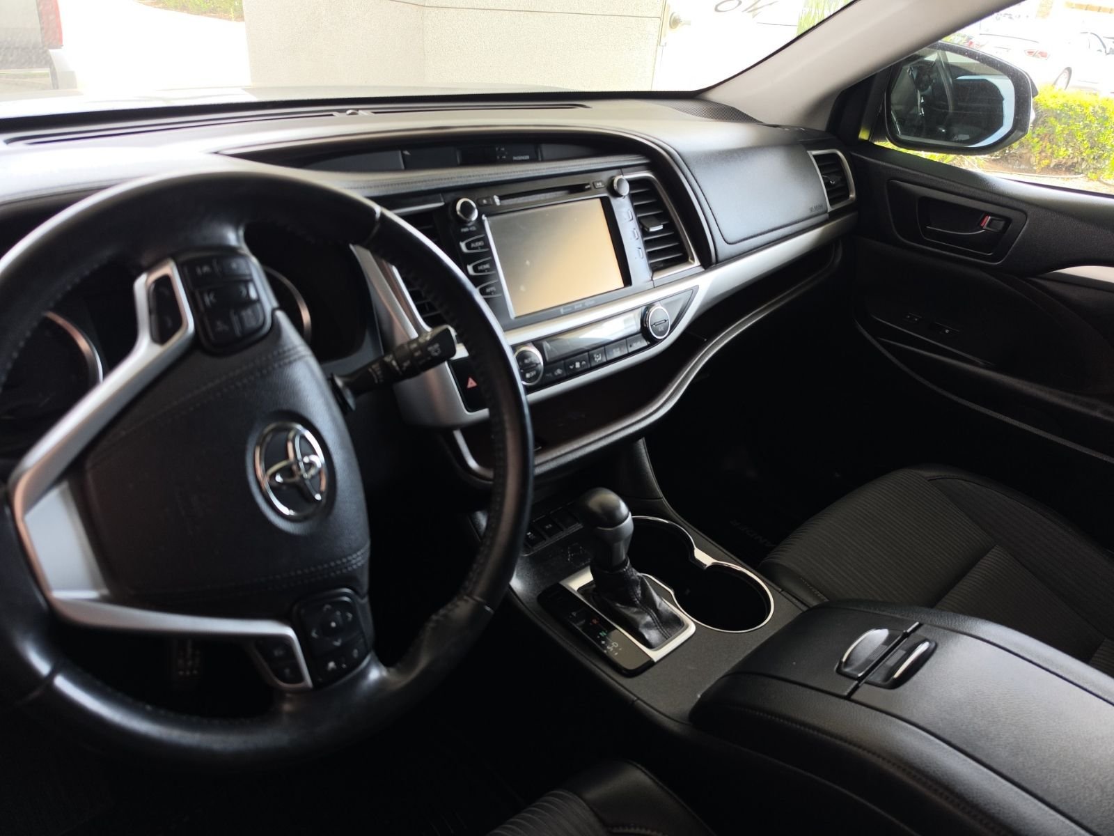 2019 Toyota Highlander LE Plus photo 6