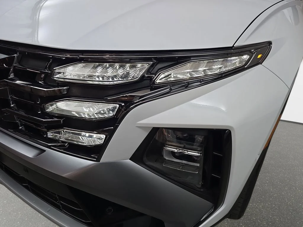 Used 2025 White Hyundai Limited image 31