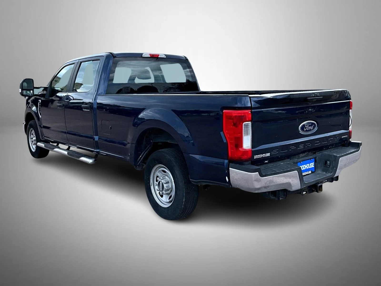 Used 2018 Blue Ford XL image 8