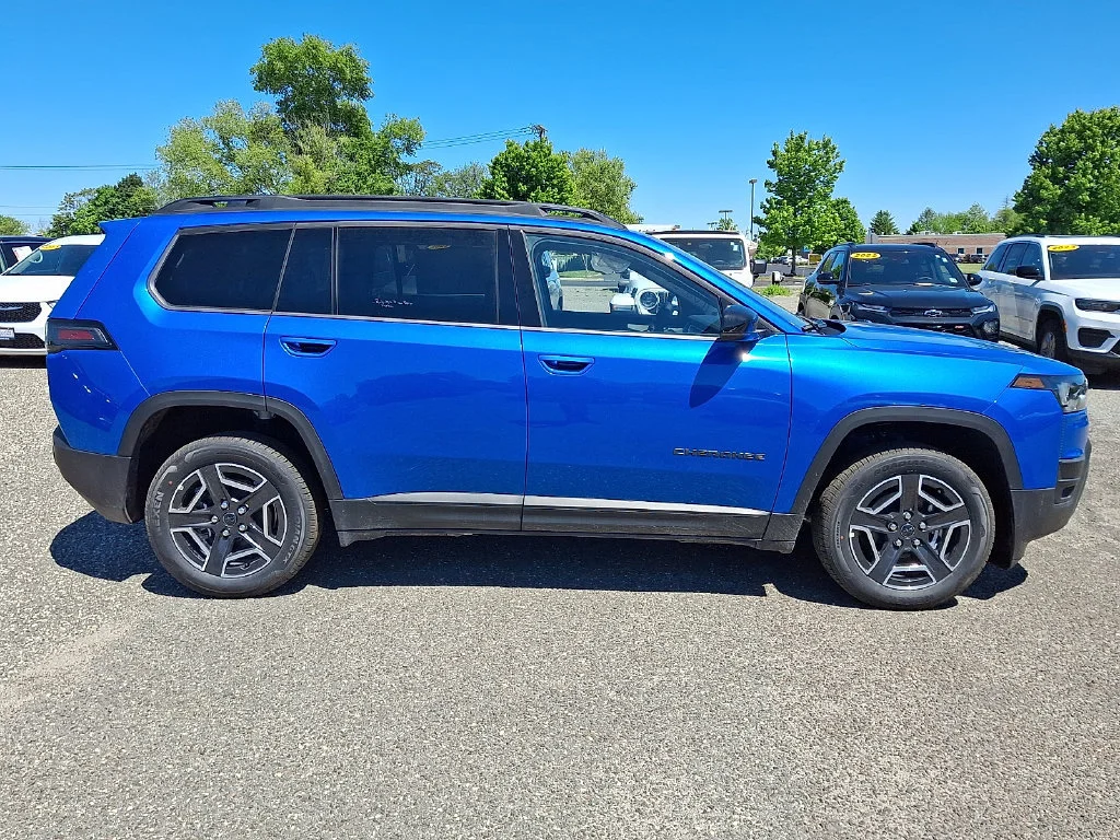 New 2026 Hydro Blue Pearl-Coat Exterior Paint Jeep Limited image 9