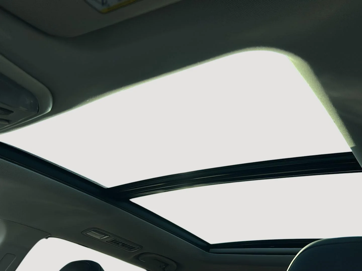Used 2019 Crystal White Pearl Subaru Limited image 12