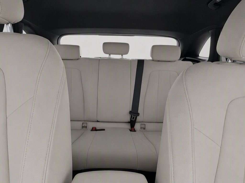 Used 2025  Mercedes-Benz GLA 250 image 32