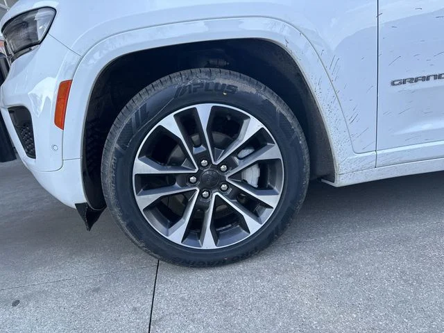 Used 2023 White Jeep Overland image 21