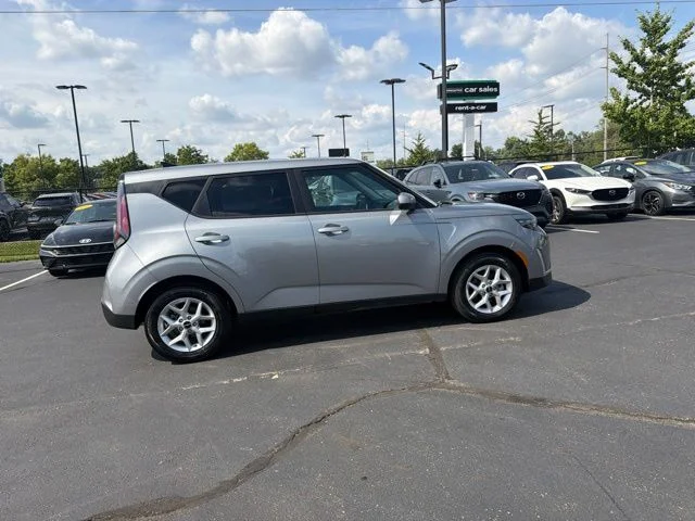 Used 2025  Kia LX image 6