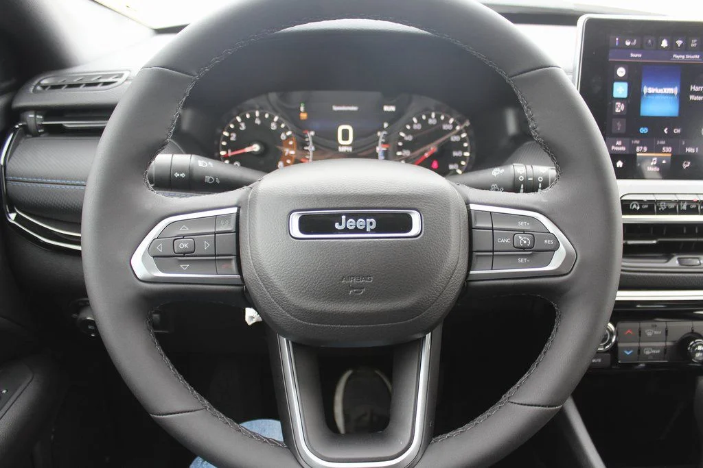 New 2026 White/off-white Jeep Latitude image 19