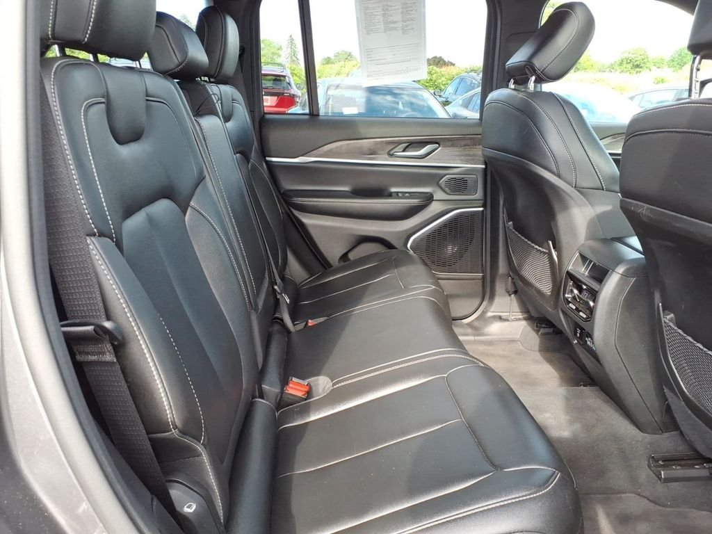 Used 2024 Gray Metallic Jeep 4xe W/PANORAMIC ROOF & HEATED LEATHER SEATS image 29