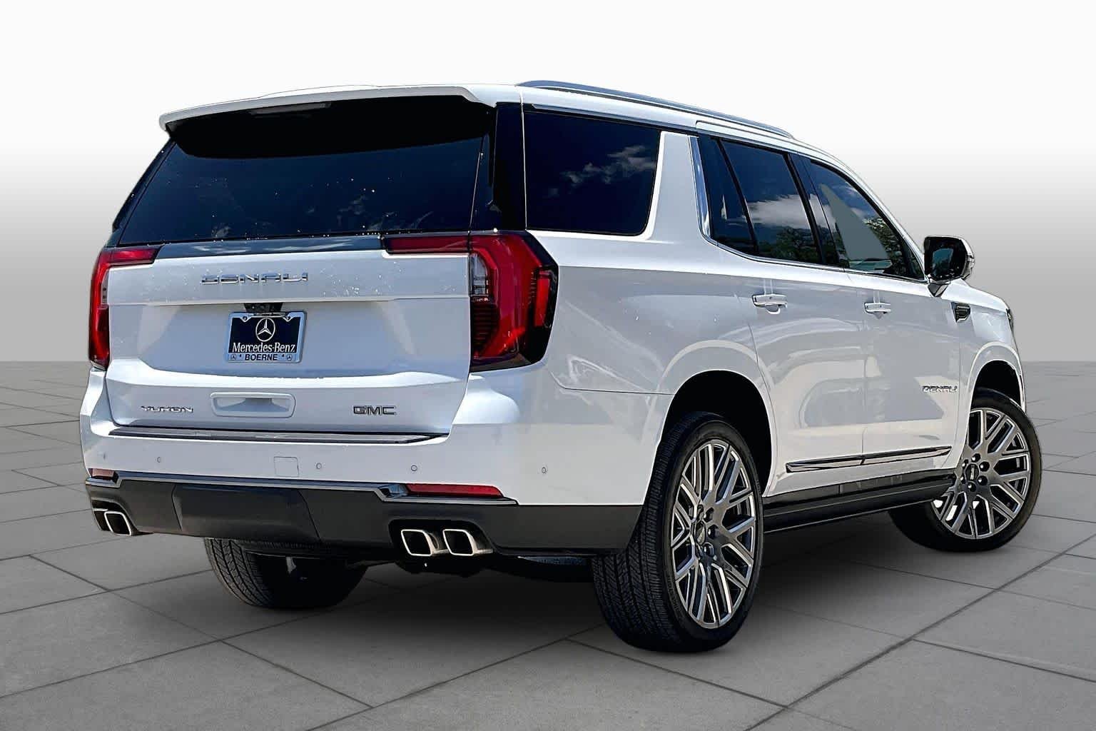Used 2026 Glacier White Tricoat GMC Denali Ultimate image 13