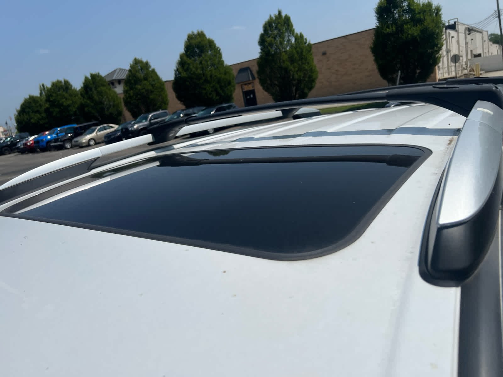 Used 2015 Super White Toyota XLE image 10