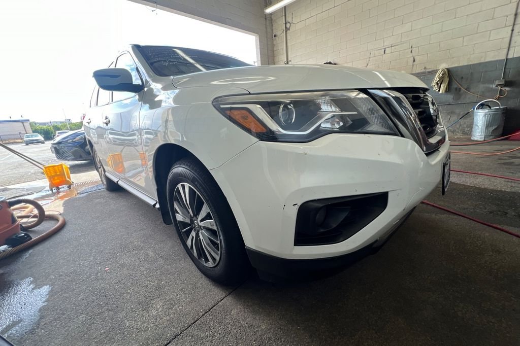 Used 2017 Nissan Pathfinder SV with VIN 5N1DR2MNXHC619817 for sale in Hanford, CA