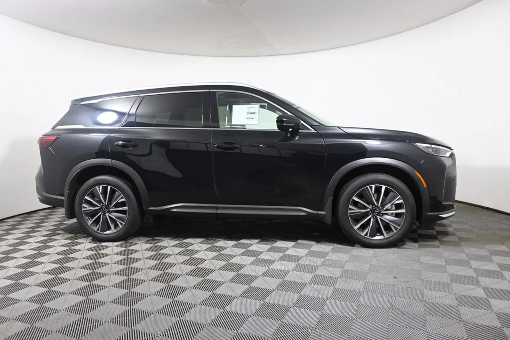 New 2027 Black INFINITI LUXE image 8
