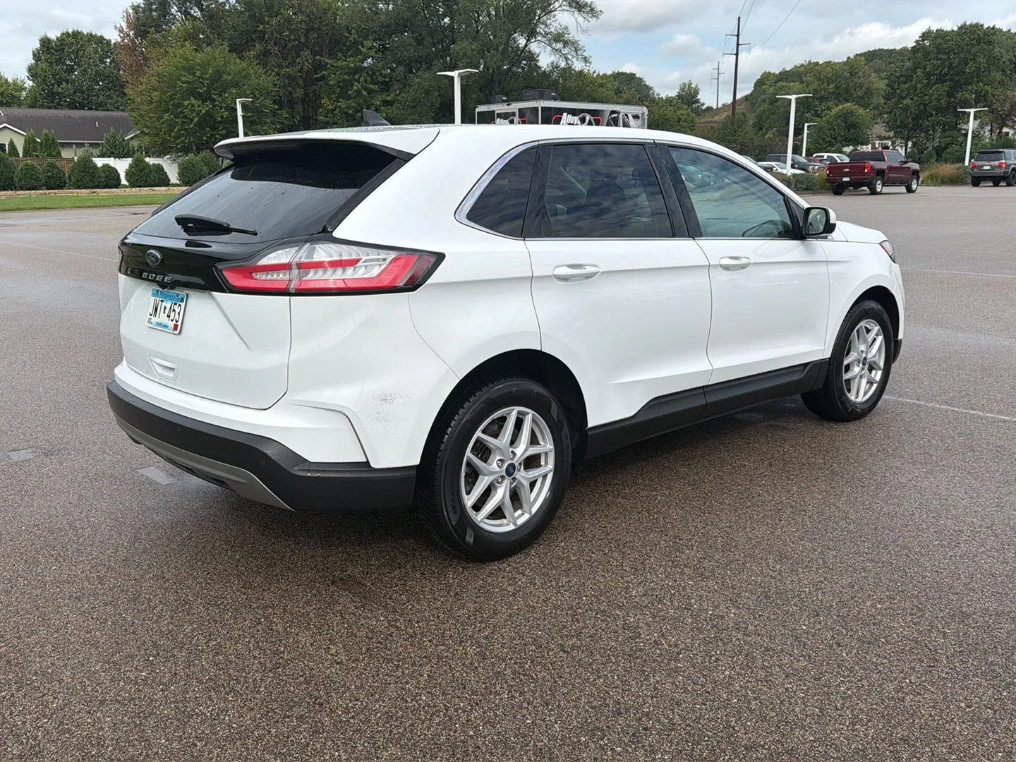 Used 2022 Oxford White Ford SEL image 2