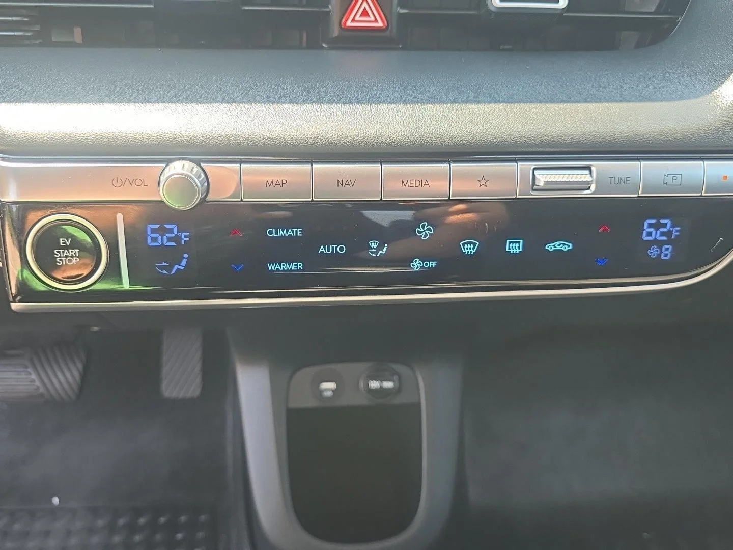 Used 2024 Digital Teal Hyundai SE image 19