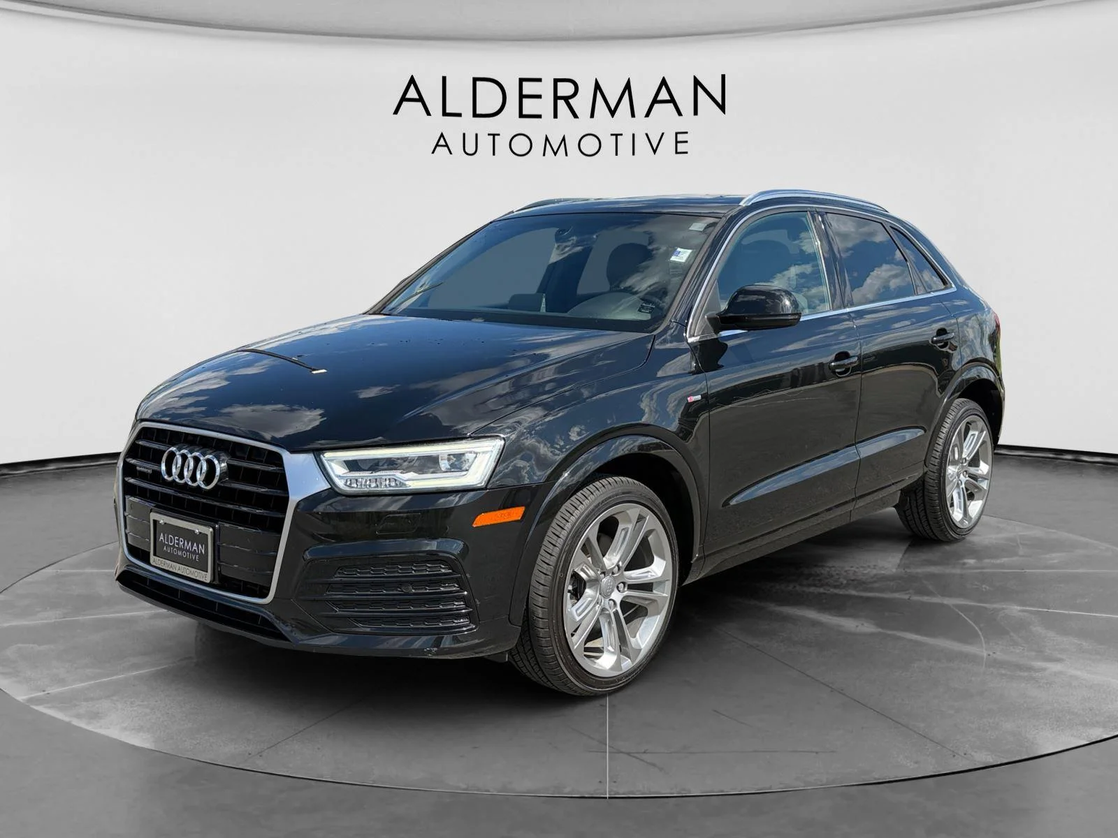 2016 Audi Q3 2.0T quattro tiptronic Prestige's photo