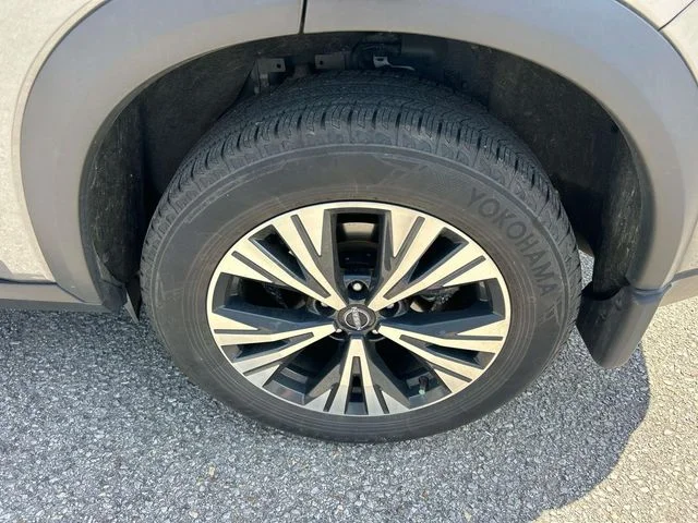 Used 2023 Gray Nissan SV image 12