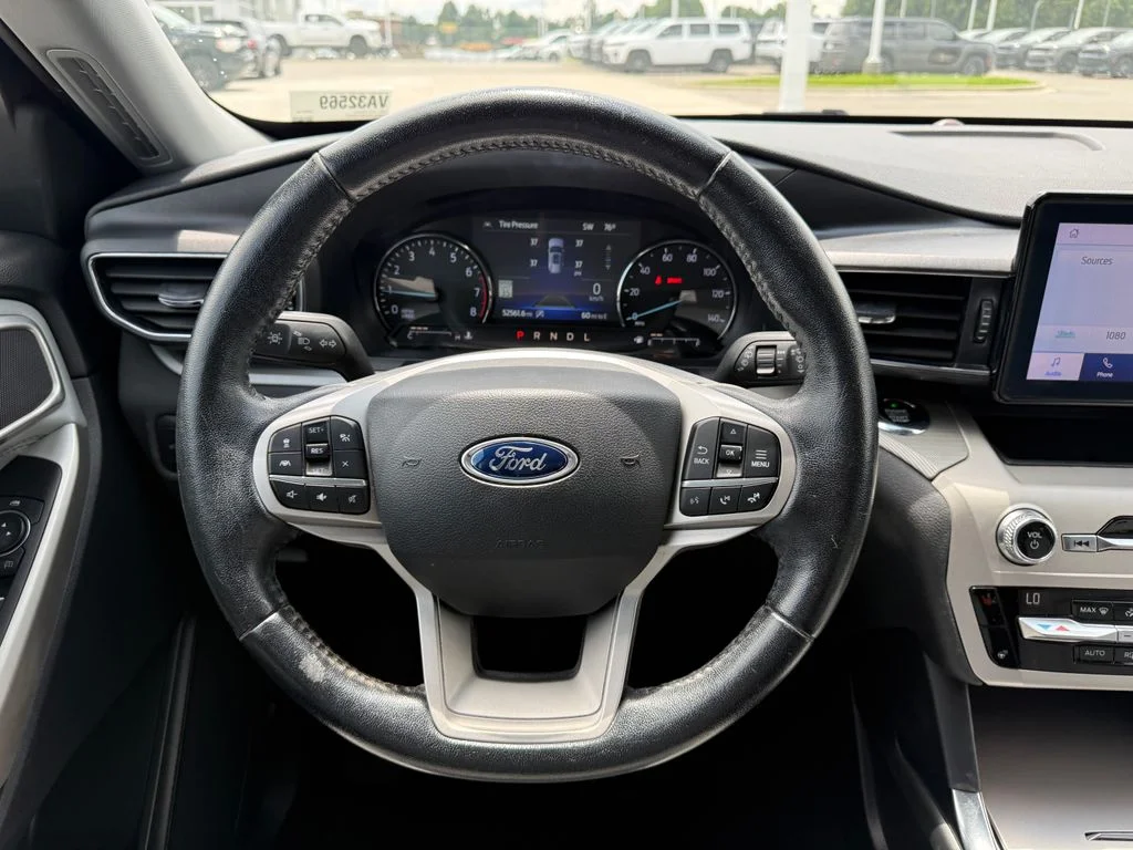 Used 2021 Silver Ford XLT image 9