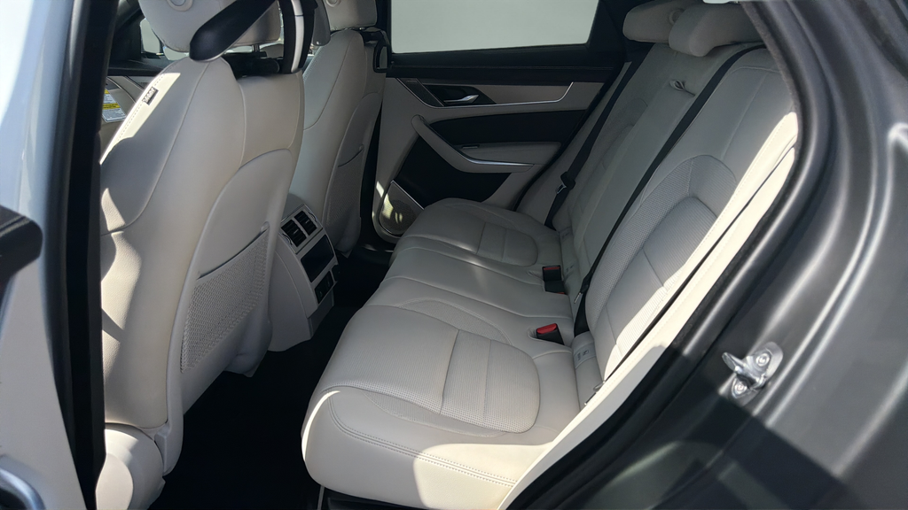 2026 Jaguar F-Pace R-Dynamic S - Photo 19