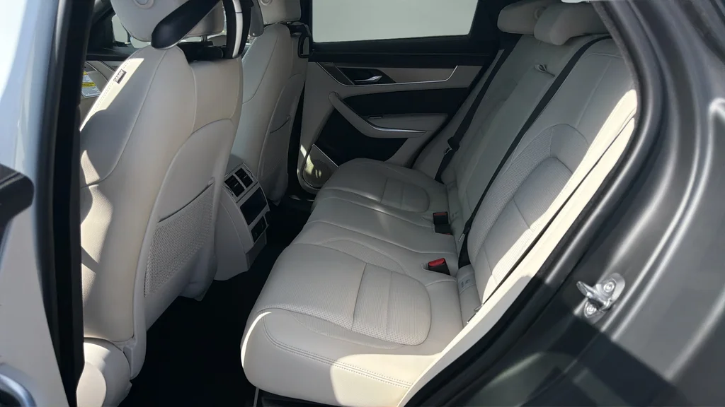 2026 Jaguar F-Pace R-Dynamic S - Photo 19