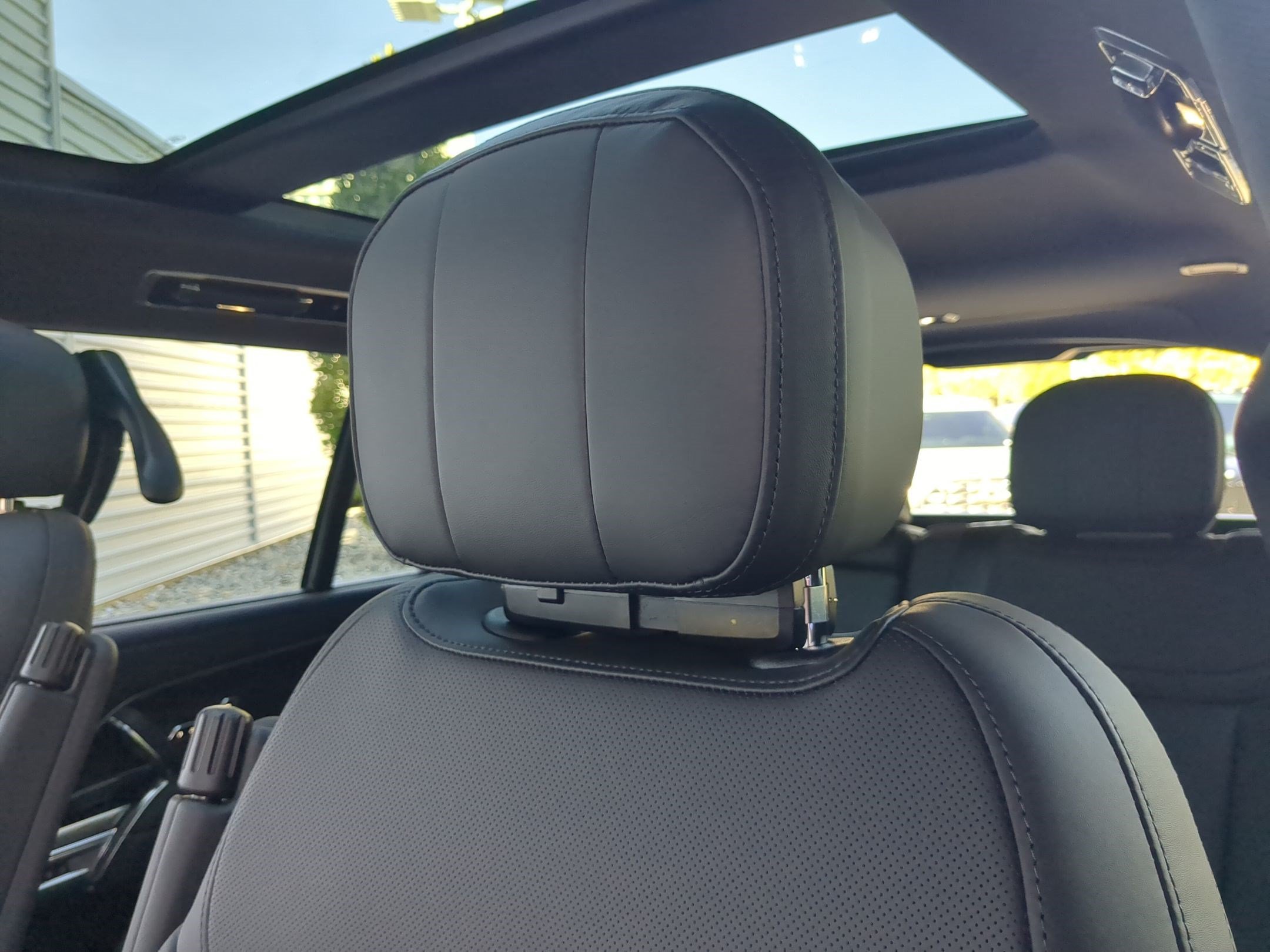 New 2027 Carpathian Grey Land Rover P400 SE LWB 7 Seat image 23