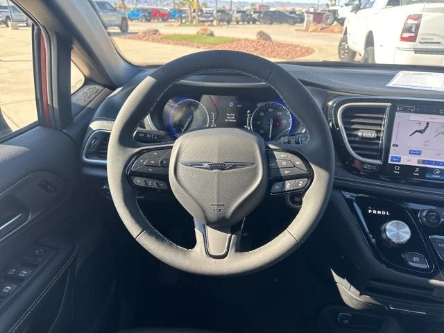 2026 Chrysler Pacifica Select - Photo 16