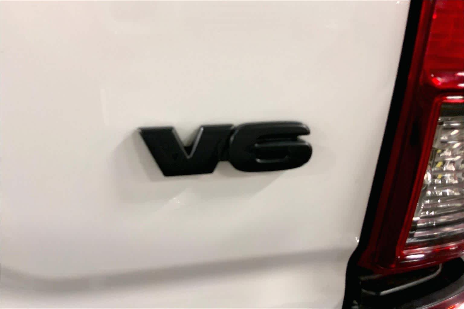 Used 2022 White Toyota SR5 image 10