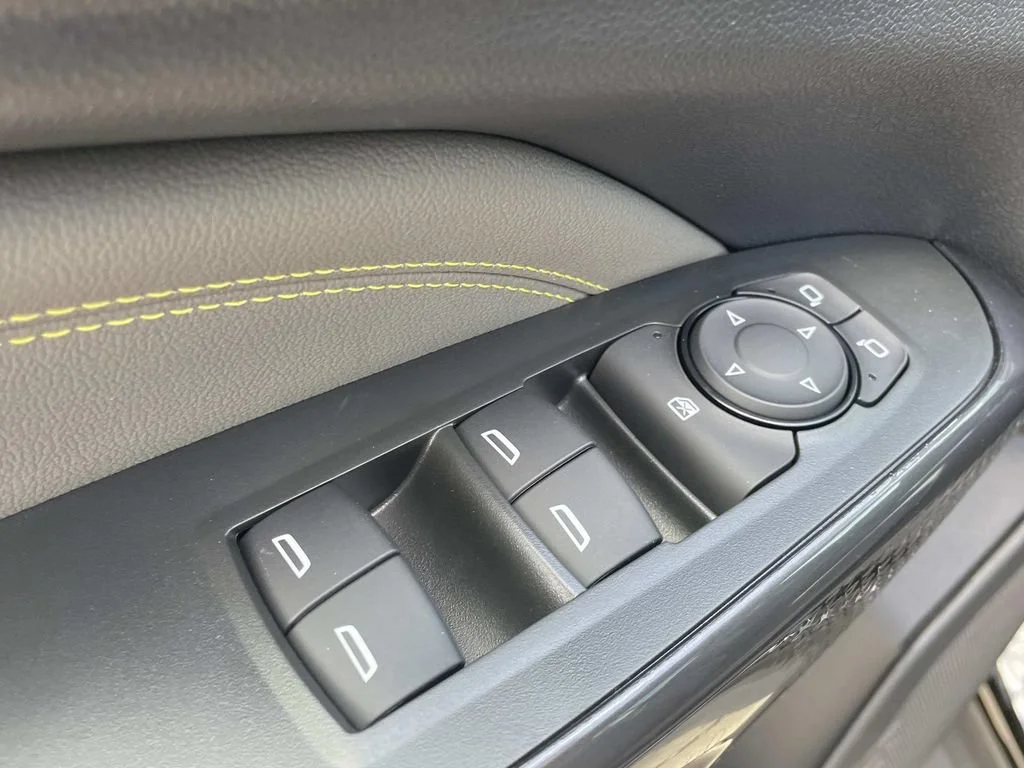 New 2026 Mosaic Black Metallic Chevrolet ACTIV image 12