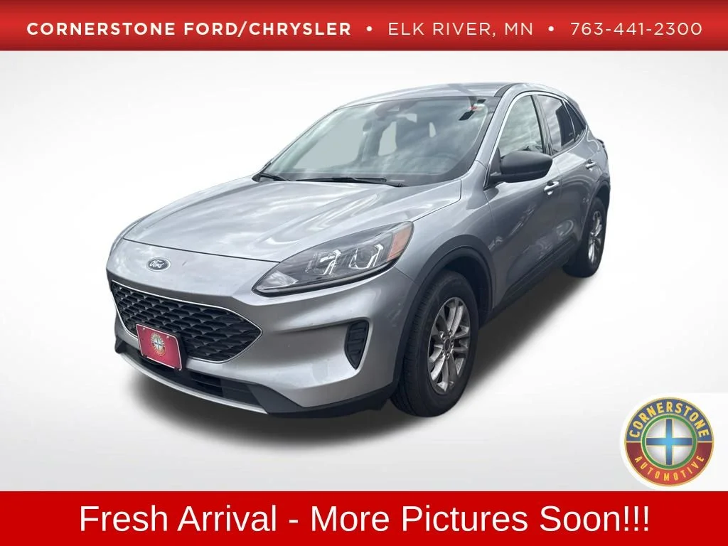 Used 2022 Silver Metallic Ford SE image 1