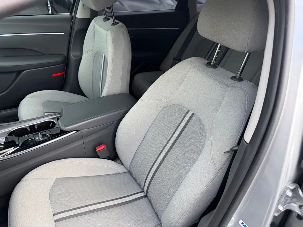 Used 2021 Shimmering Silver Pearl Hyundai SEL image 12