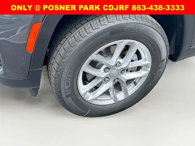 New 2026 Baltic Gray Metallic Clear-Coat Exterior Paint Jeep Laredo X image 32