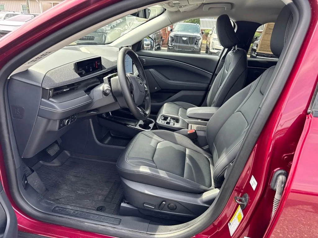 Used 2025 Red Ford Premium image 3
