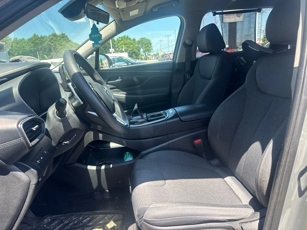Certified Used 2021 Gray Hyundai SE image 2