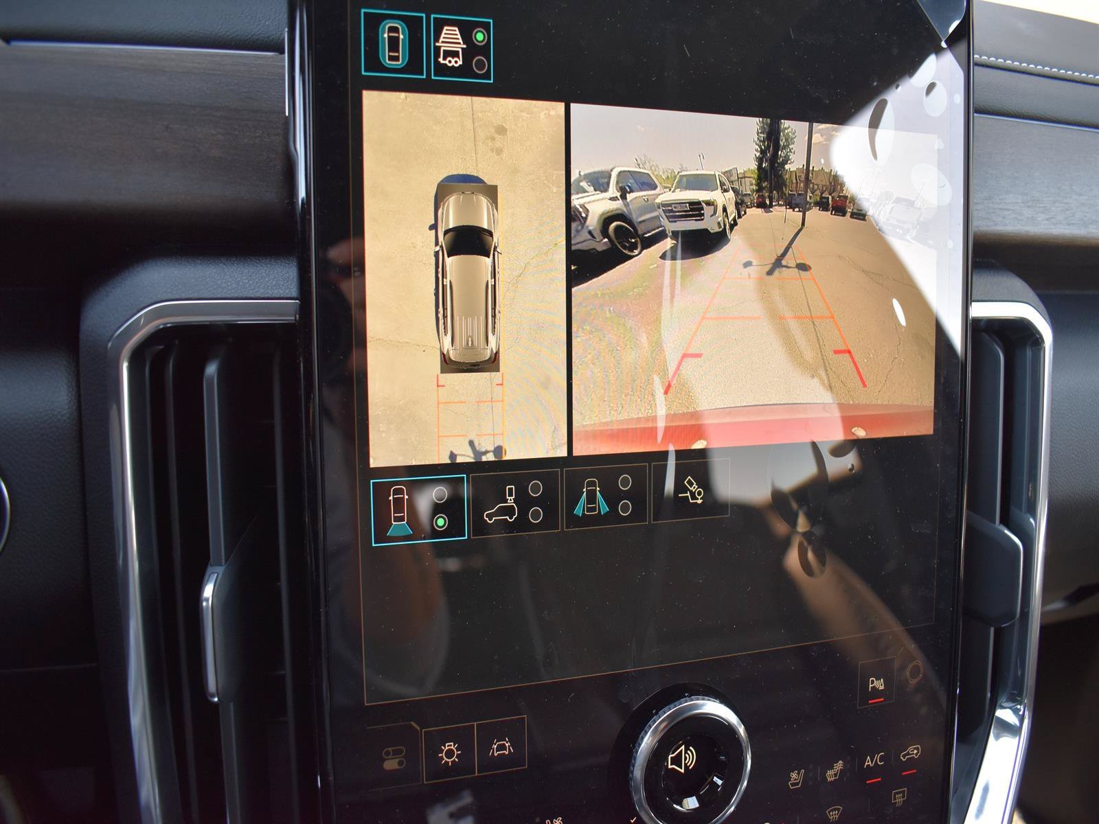 2026 GMC Acadia Denali Ultimate - Photo 23