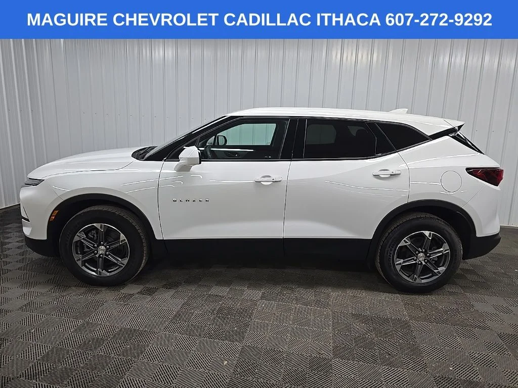 Used 2023 White Chevrolet LT image 5