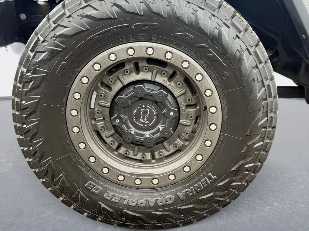 Used 2019 Gray Jeep Unlimited Sahara image 9