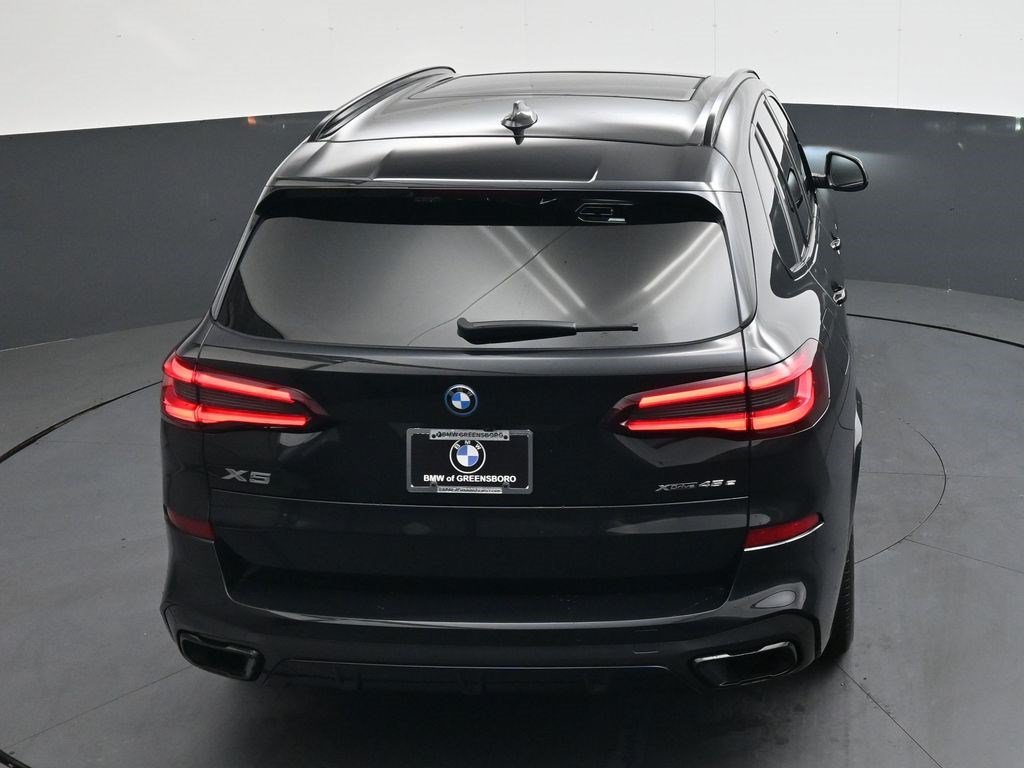 Used 2022 Black Sapphire Metallic BMW xDrive45e image 24