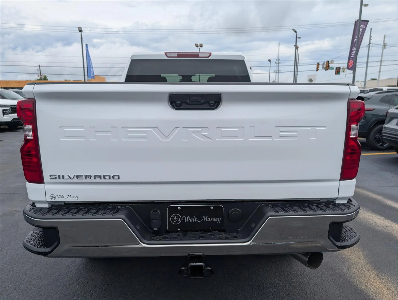 New 2026 Summit White Chevrolet WT image 4
