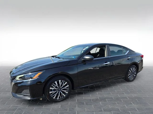 Used 2025 Black Nissan 2.5 SV image 3