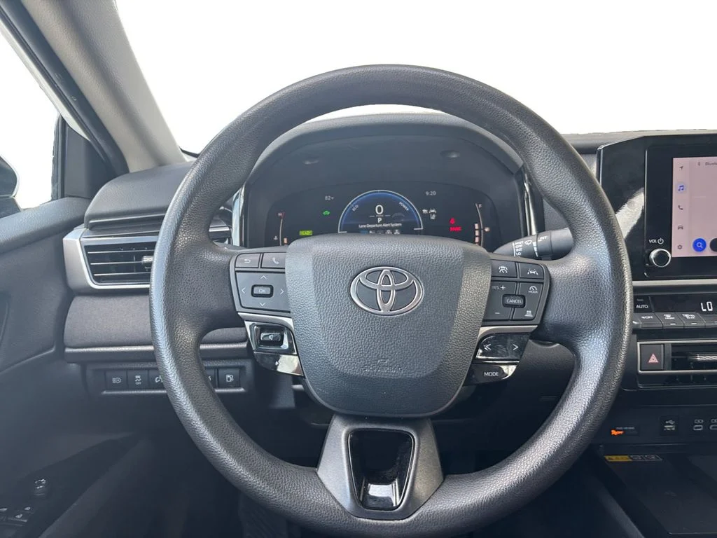 Used 2025 White Toyota LE image 17