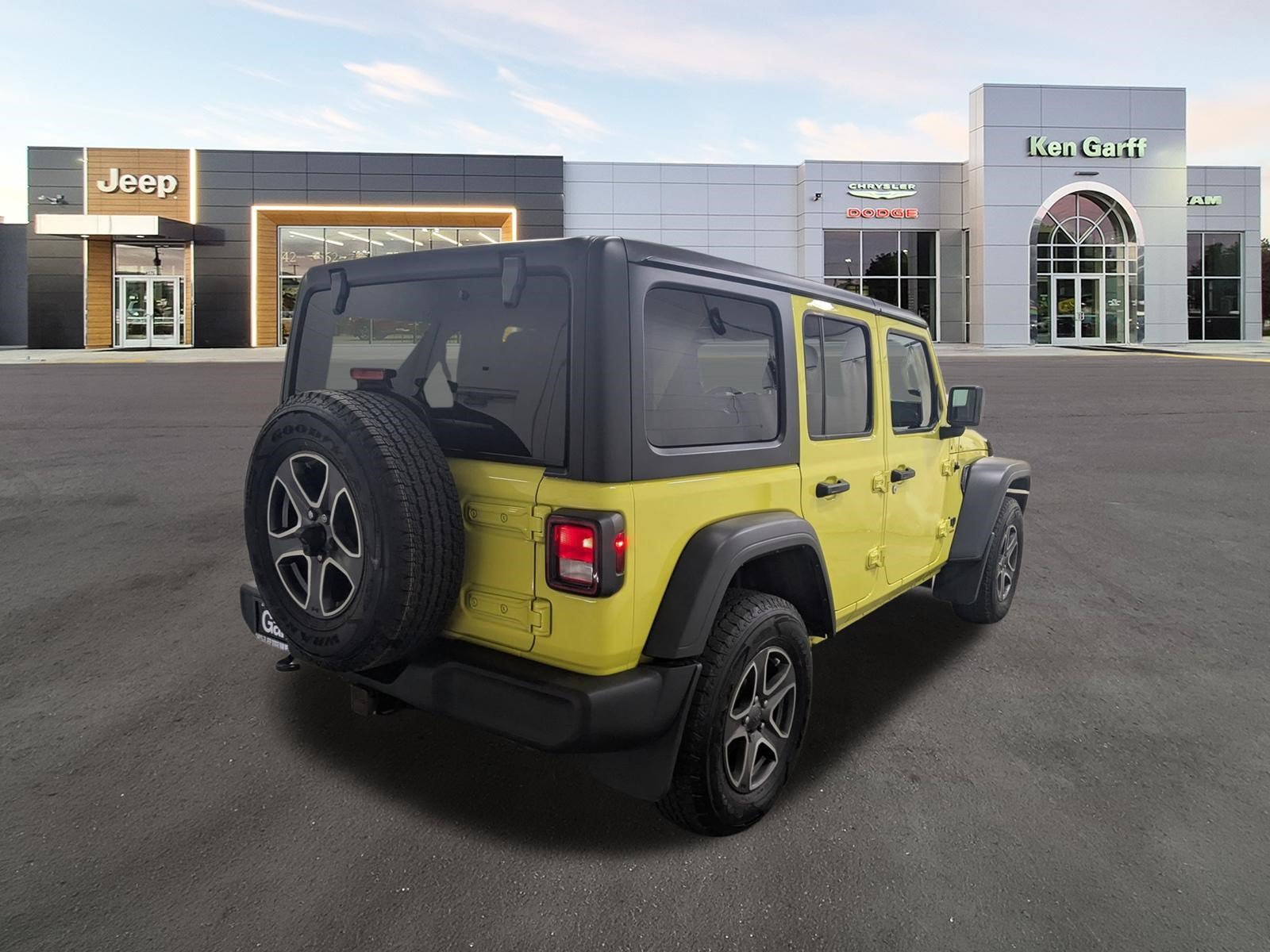 Used 2023 High Velocity Clearcoat Jeep Sport S image 4