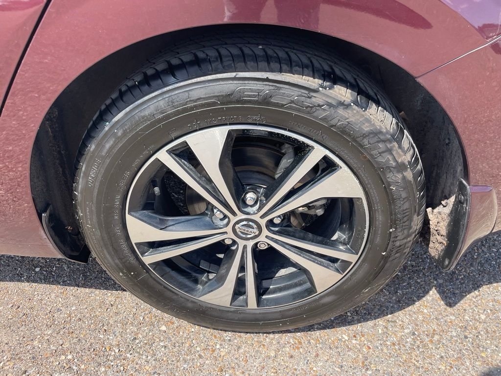 Used 2022 Red Nissan SV image 17